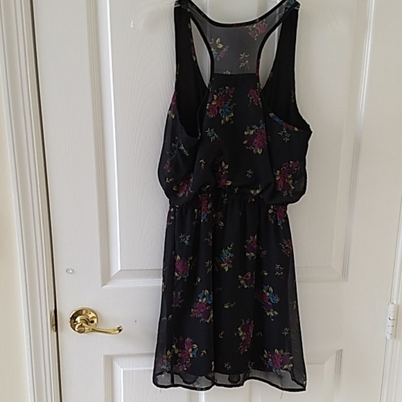 Women's Sleeveless Sheer Lined Casual Dress - Picture 2 of 8